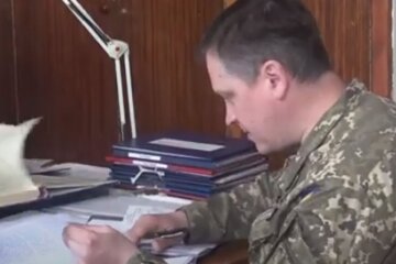 Співробітник ТЦК. Фото: скріншот YouTube-відео