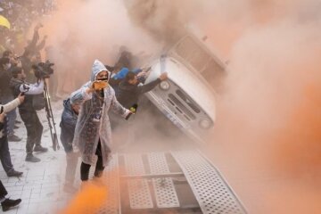 Протесты под ВР. Фото: скриншот НВ.