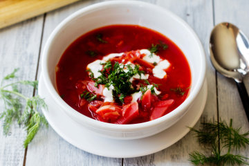 Сезон свежих овощей: рецепт идеального весеннего борща