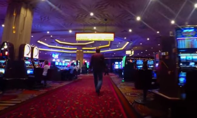 Маскируются как могут: вместо игровых автоматов — VIP караоке, детям петь нельзя