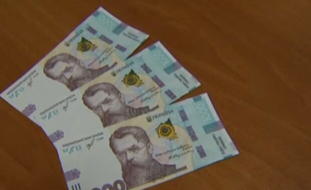 Банкноти в 1000 грн. Фото: скріншот YouTube-відео