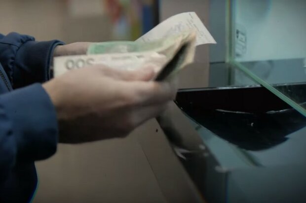 Социальные выплаты в Украине. Фото: YouTube, скрин