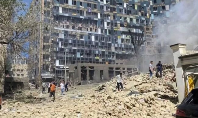 Летело больше 40 ракет - в Киеве настоящий ад: нелюди разнесли детскую больницу Охматдет
