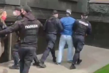 Задержание активиста под ОП. Фото: скрин Pavlovsky News