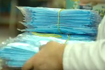 Украинцам будут выдавать маски бесплатно. Фото: скриншот Youtube