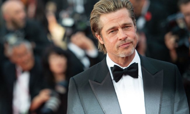 А ему точно 55? Брэд Питт собрал коллекцию из тысяч женских сердец яркой фотосессией. Невероятно крут