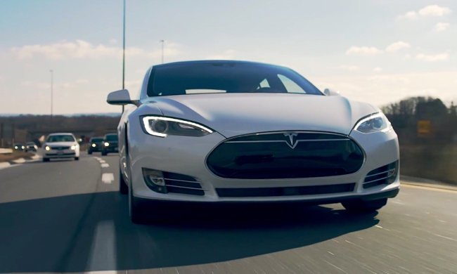 Маск готовит модель электрического гиперкара с полным пакетом функций от SpaceX. Фото