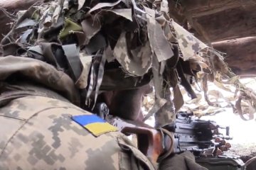 В зоне ООС получили ранения четверо защитников Украины. Фото: скриншот YouTube