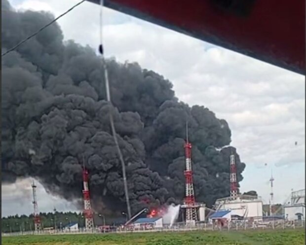 Зеленський показав атаку дронів на москву - палає як у пеклі. Фото: скріншот зі сторінки президента