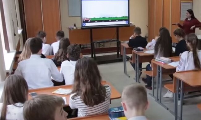 Урок у школі. Фото: скріншот YouTube-відео