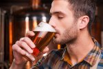 Холодное пиво в жару: медики рассказали о пользе и о вреде