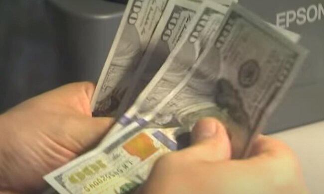 Доллары. Фото: скриншот YouTube-видео