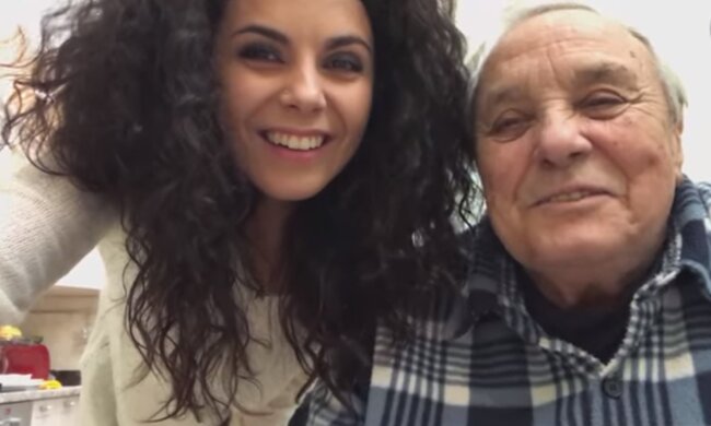 Настя Каменських з батьком. Фото: скріншот Youtube-відео