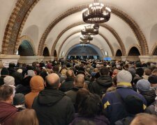 В Киеве апокалипсис: центральные станции метро закрыты - в подземке давка, фото, видео