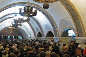 ЧП в киевском метро: тысячи пассажиров не смогли попасть на станции - оно все не работает