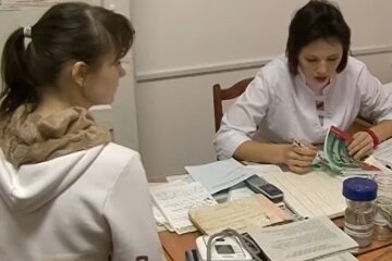 Прием у врача. Фото: скриншот Youtube-видео