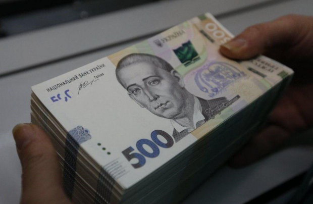 Шиномонтажник, санітар, бухгалтер: кого шукають на зарплати до 127 тисяч грн