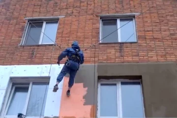 "Клаптикове" утеплення стін. Фото: скріншот Youtube