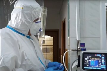 Медик. Фото: скриншот Youtube