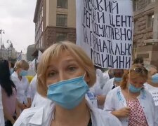 Протест медиков под киевской мэрией. Фото: скрин youtube