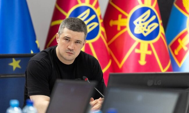 Рустем Умєров і міністр оборони Норвегії Торе Оншуус Сандвік під час робочої розмови перед Рамштайном