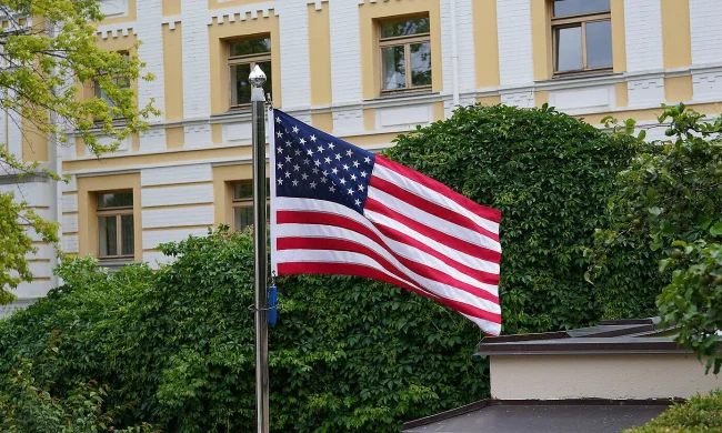 Будівля посольства США в Києві на тлі погроз рф