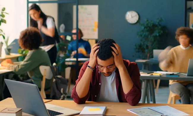 Як захиститись від психологічного тиску на робочому місці. Фото: YouTube