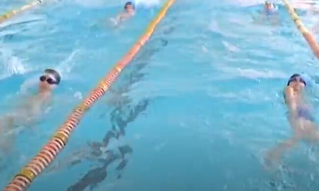 В Минздраве рассказали, как будут работать спортзалы и бассейны. Фото: скриншот YouTube