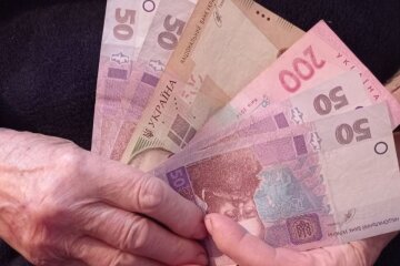 Хто з українців отримуватиме соцдопомогу та пенсію одночасно. Фото: Стіна