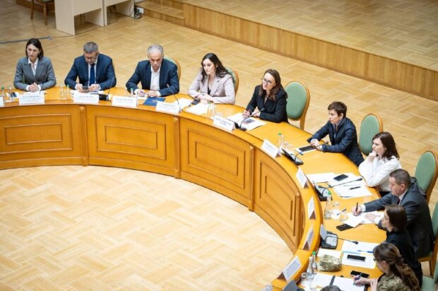 Обговорення співпраці держави та релігійних організацій на зустрічі Юлії Свириденко з Всеукраїнською радою церков