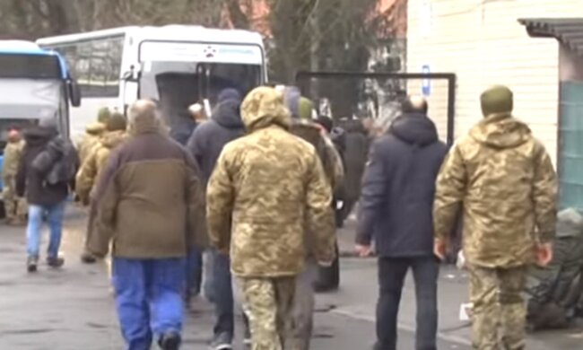 Мобилизация в Украине. Фото: скриншот YouTube-видео