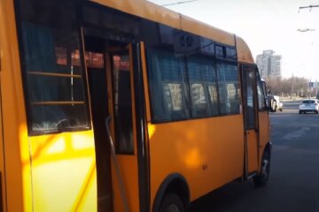 Маршрутка. Фото: YouTube, скрин