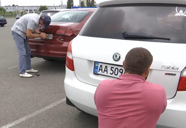 В МВД предупредили водителей об уничтожении автономеров. Фото: скриншот YouTube-видео