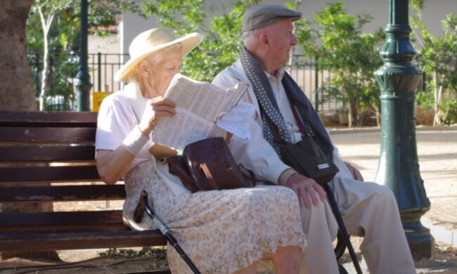 Пенсионеры. Фото: скриншот YouTube