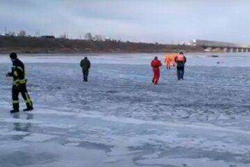 Лед на Днепре. Фото: скриншот YouTube