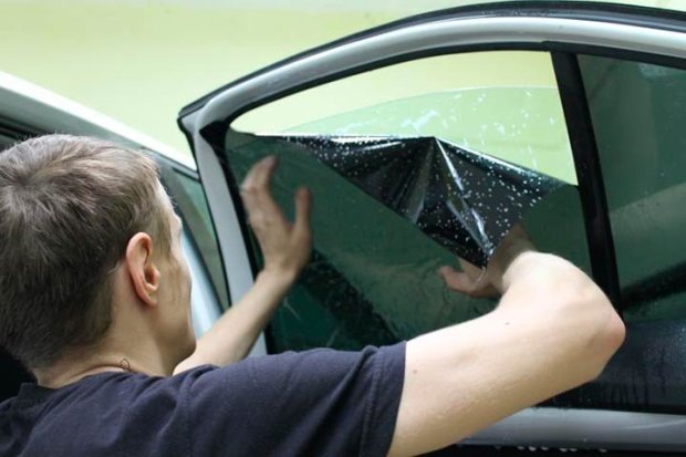 Тонировка стекол: кого именно из украинских водителей станут штрафовать и где ожидать засады. Новые штрафы