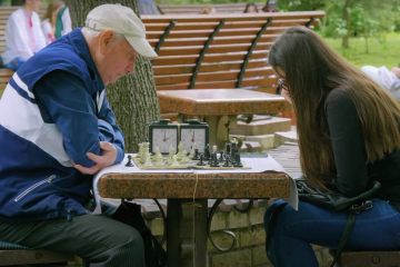 Украинцы могут получить +1000 гривен к пенсии. Фото: YouTube