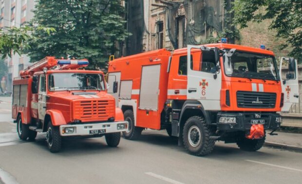 Киев в огне: спасатели сбились с ног, людей предупредили об опасности