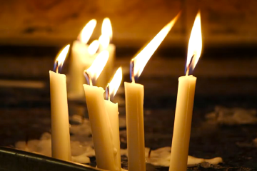 Свічки. Фото: YouTube