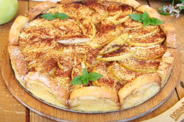 Яблочная запеканка. Фото: youtube.com