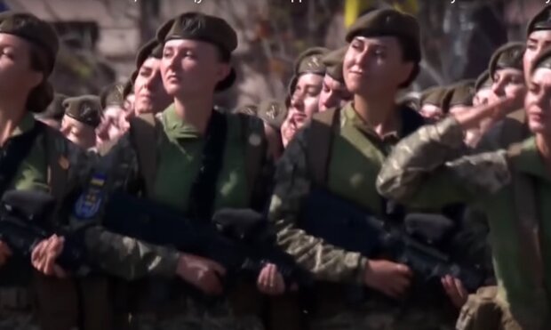 Жінки військові. Фото: YouTube, скрін