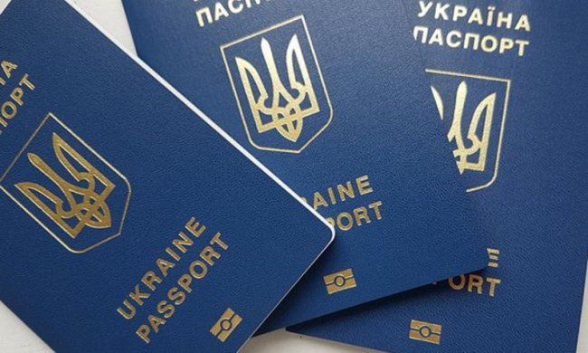 Заграничный паспорт Украины, фото: www.unn.com.ua