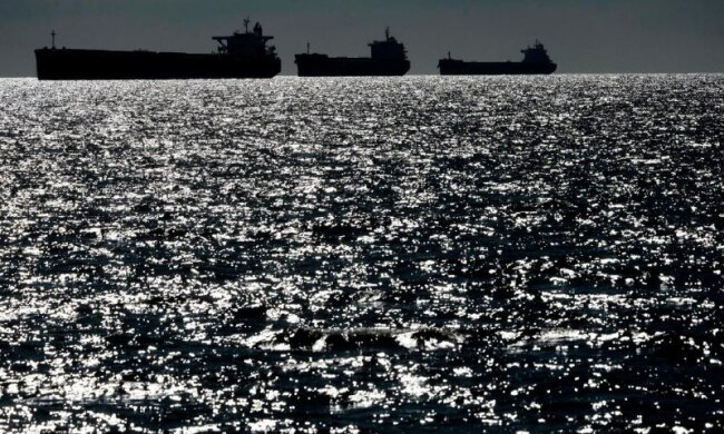 Теневой флот РФ: нефтяные танкеры создают риск экологической катастрофы