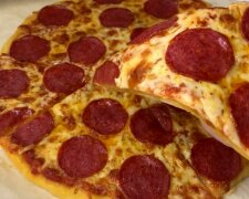 Пицца пепперони. Фото: YouTube