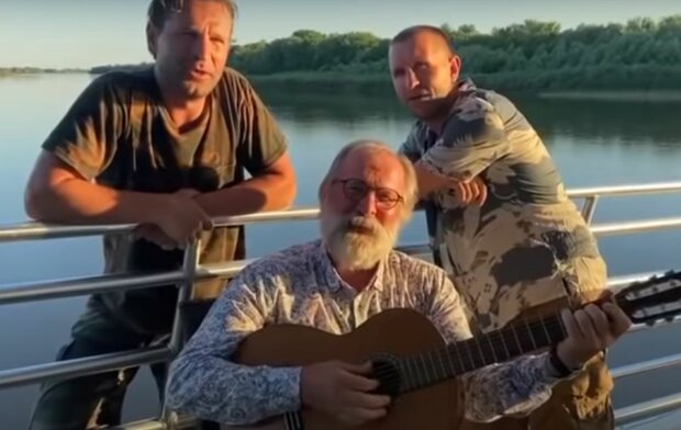 Федор Добронравов с сыновьями. Фото: скриншот YouTube