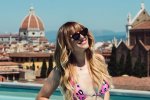 Леся Никитюк сравнила себя с доской и выложила фото в купальнике