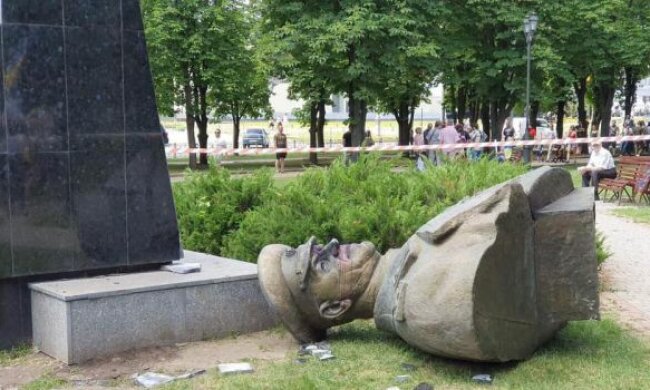 Снос памятника Жукову в Харькове: первые подробности скандала. Есть пострадавшие