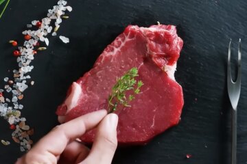 М'ясо. Фото: YouTube