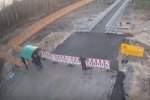 Для них мост строят, а они: на видео попало как жители "ЛНР" убого обокрали строителей