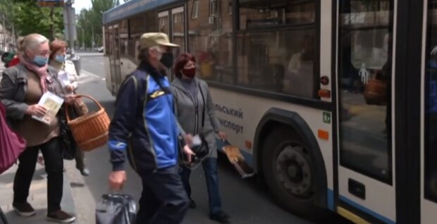 Украинцы во время карантина. Фото: скриншот YouTube-видео